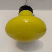 Suspension opaline jaune années 60