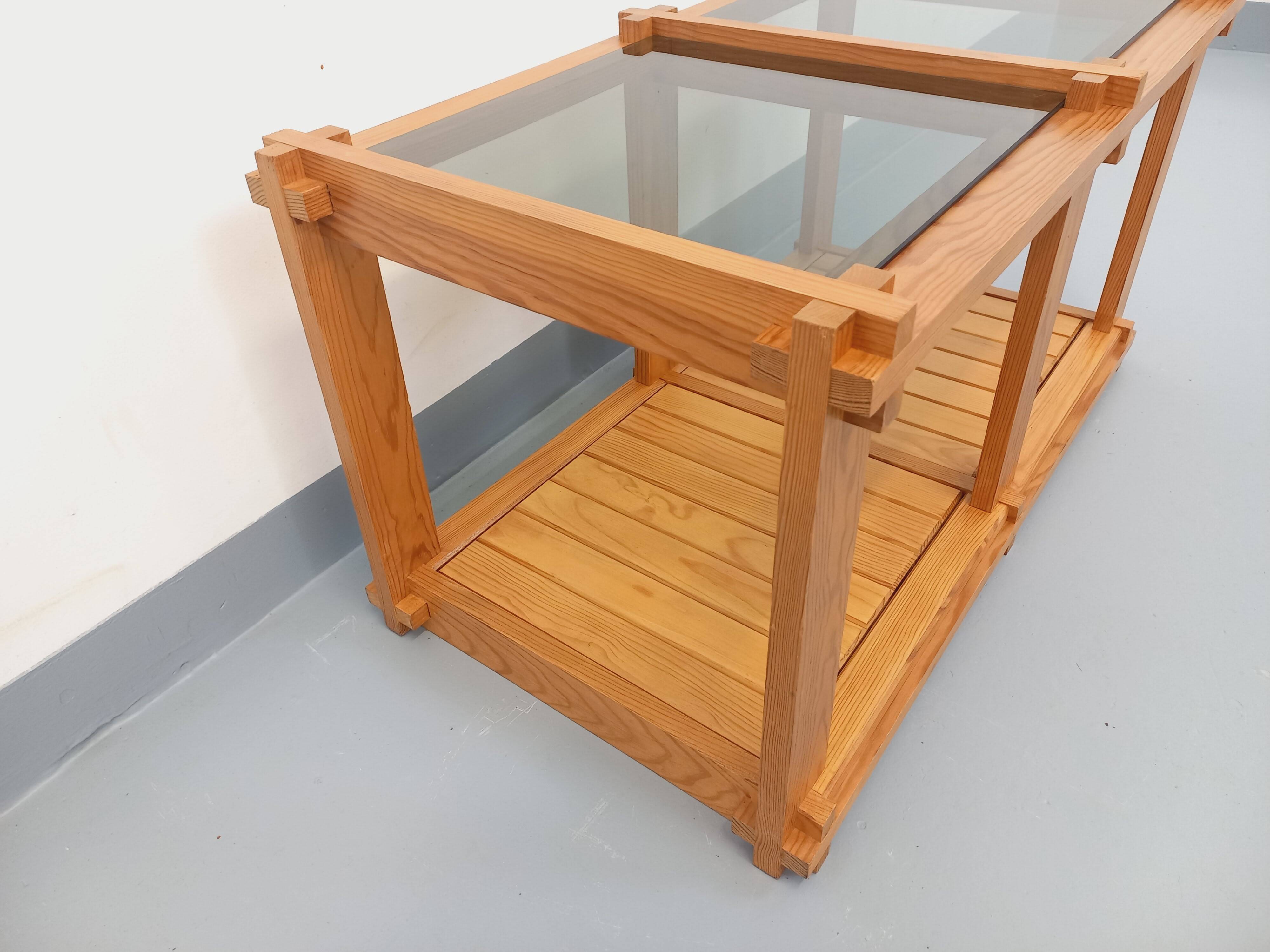 Vintage rectangular coffee table in pine and smoked glass from the 70s and 80s.