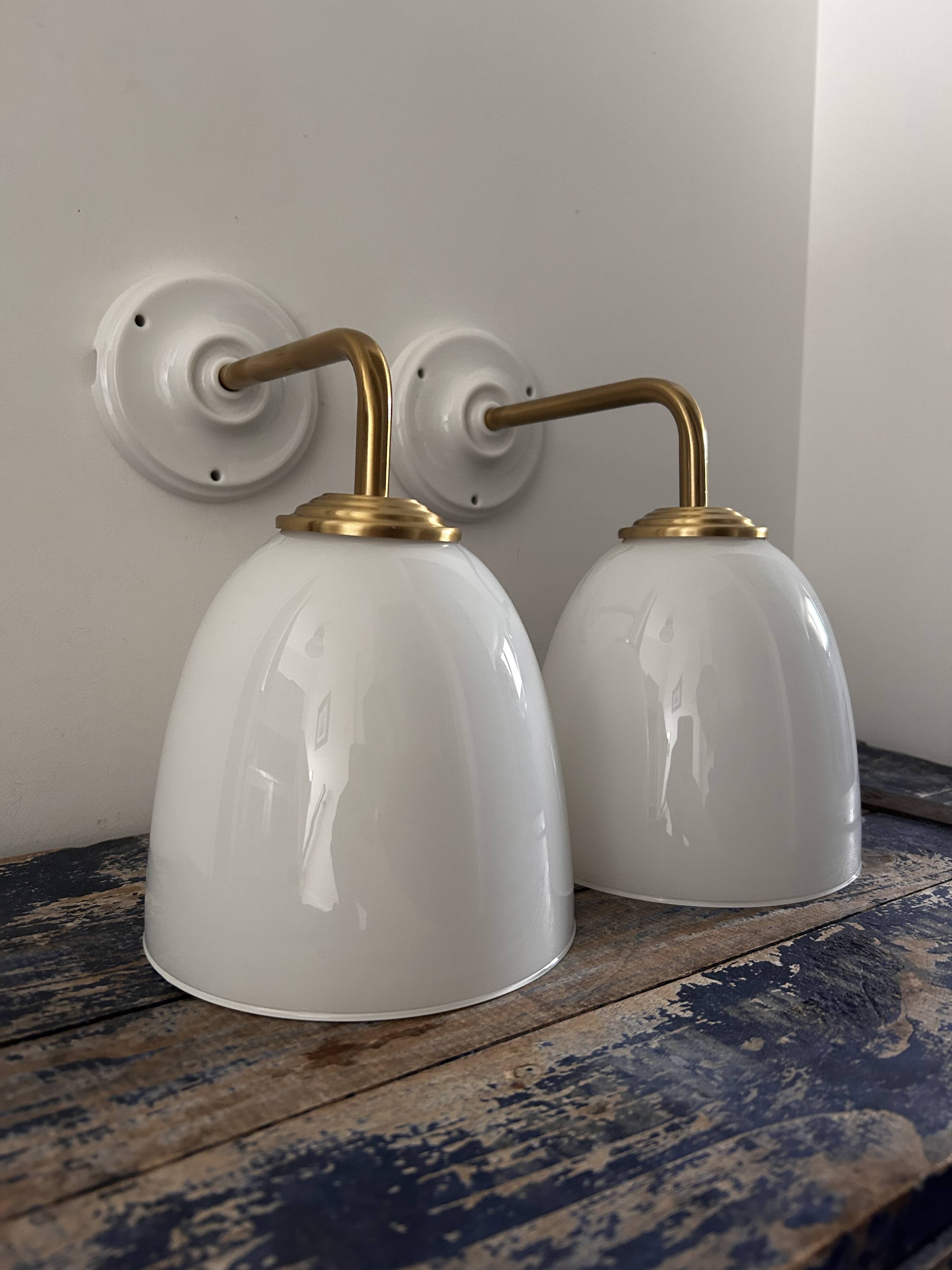 Paire d’appliques murales blanches