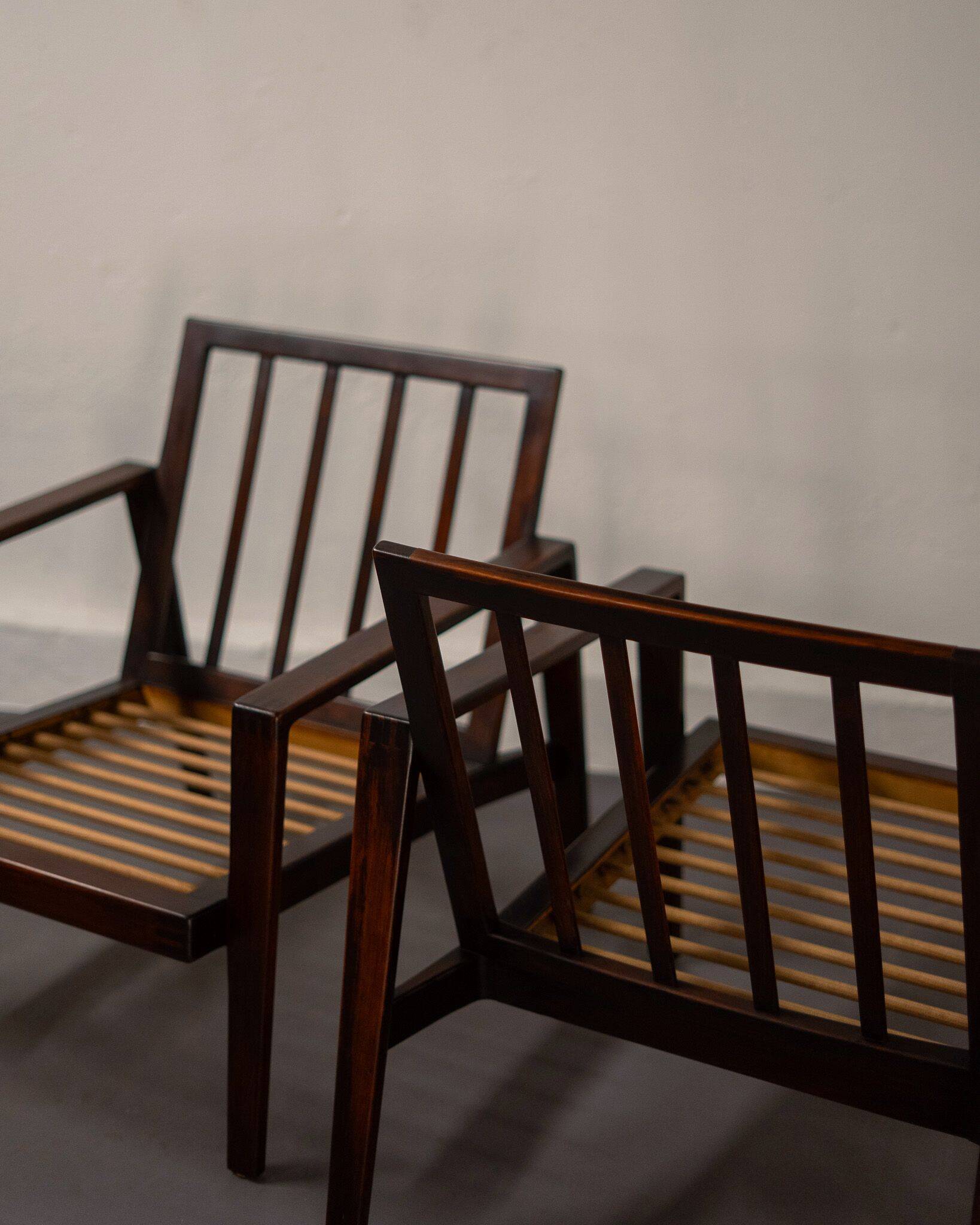 Fauteuil Knoll Antimott en noyer et tartan