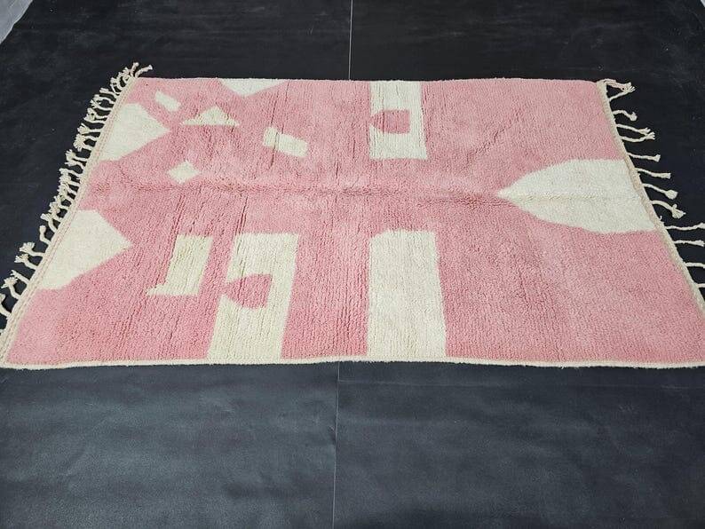 Beni Mrirt rug, handmade in traditional style, size 140 x 260 cm.