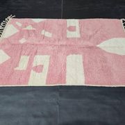 Beni Mrirt rug, handmade in traditional style, size 140 x 260 cm.