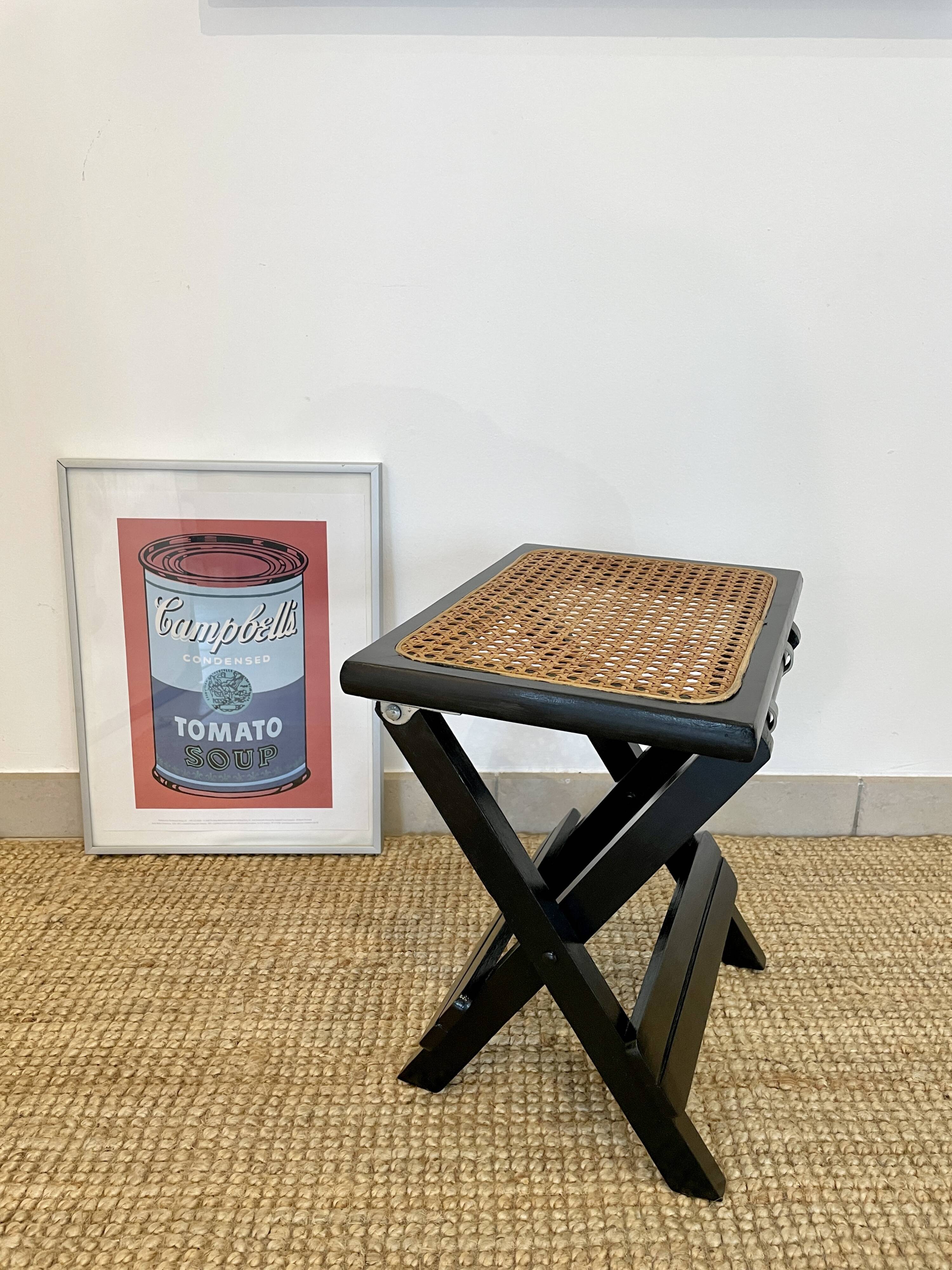 Tabouret pliable en cannage