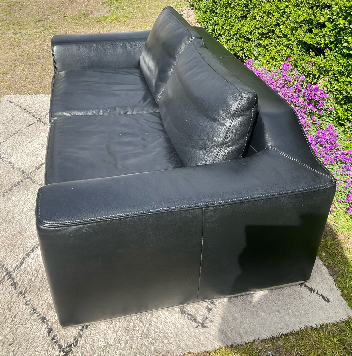 High-quality black leather Durlet sofa