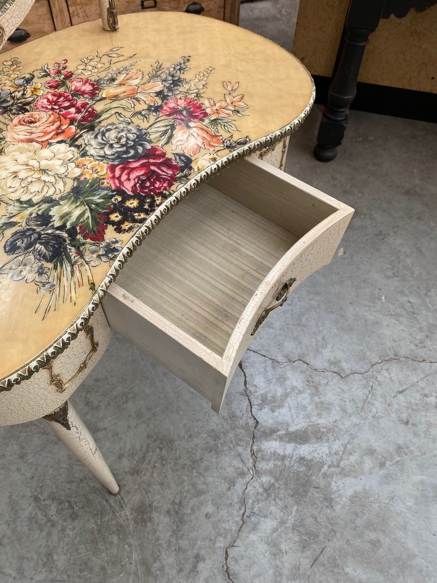 60s Italian style hairdresser