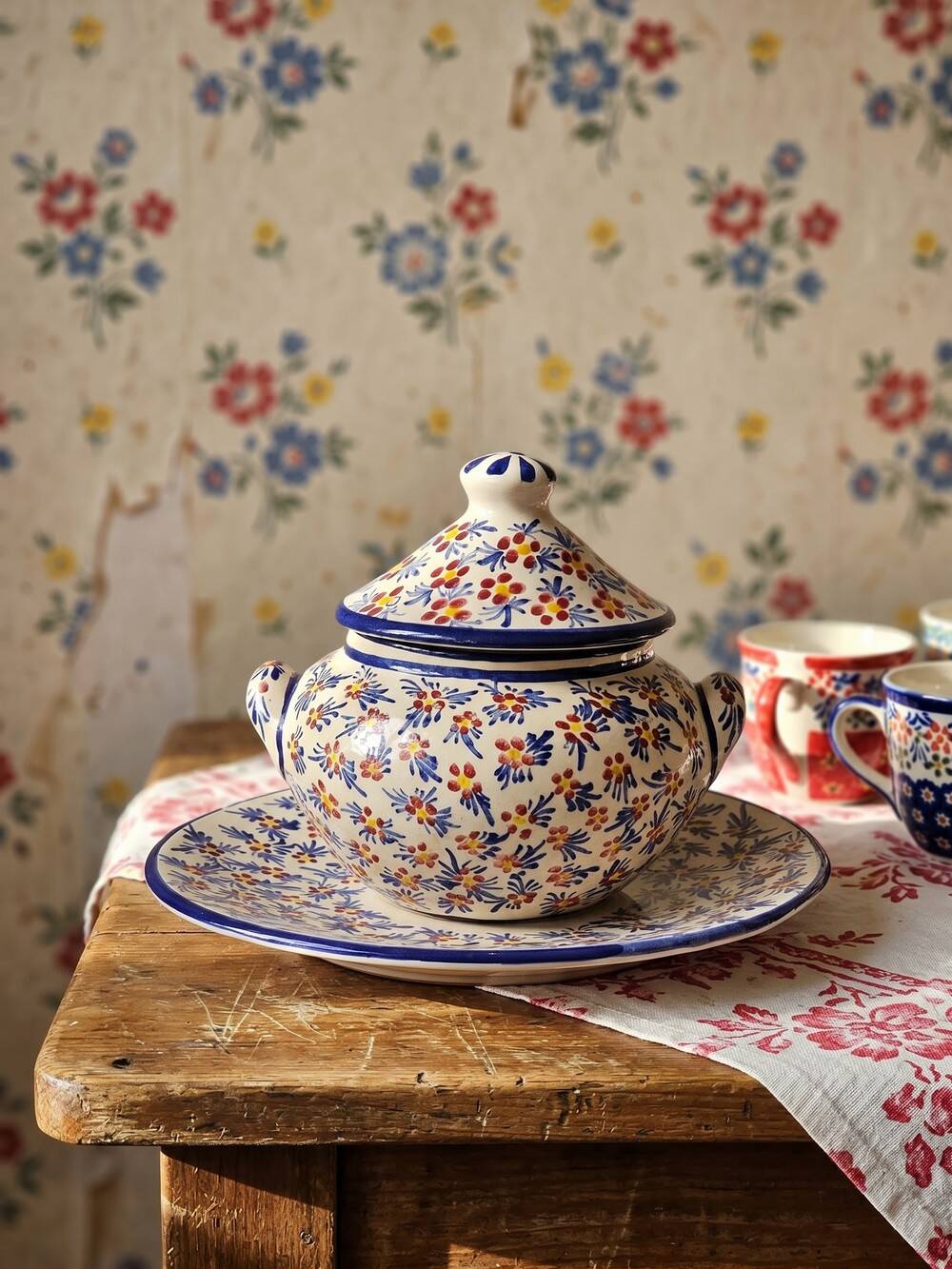 Covered sugar bowl and saucer in ceramic from Alcobaça, Portugal, vintage.