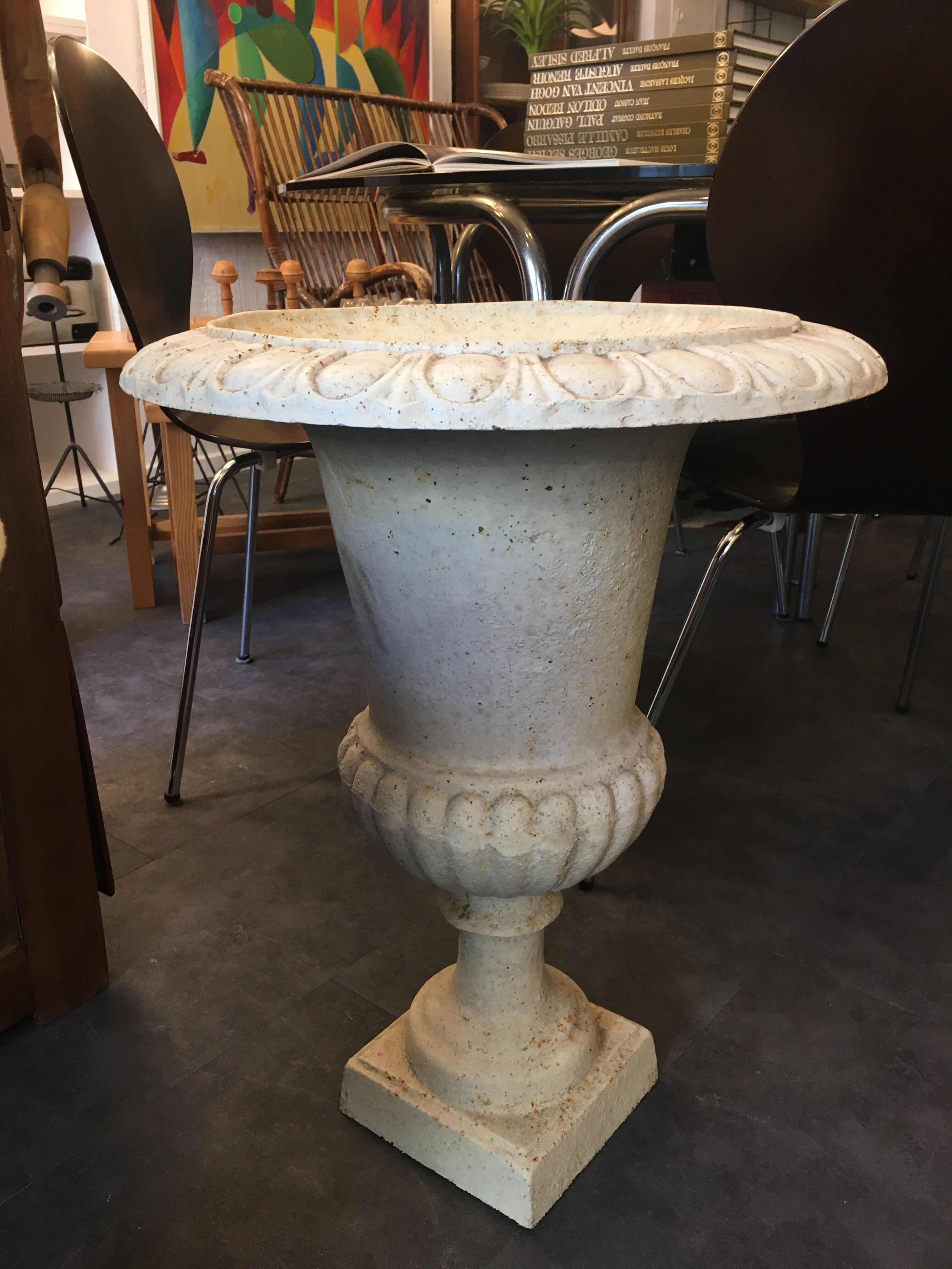 Pair of medicid vasques, cast, exterior