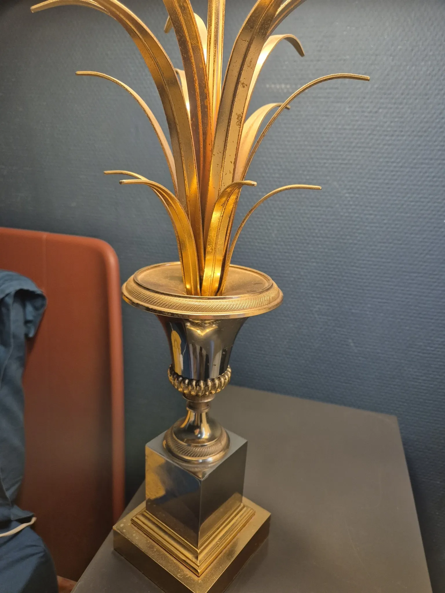 Pineapple lamp