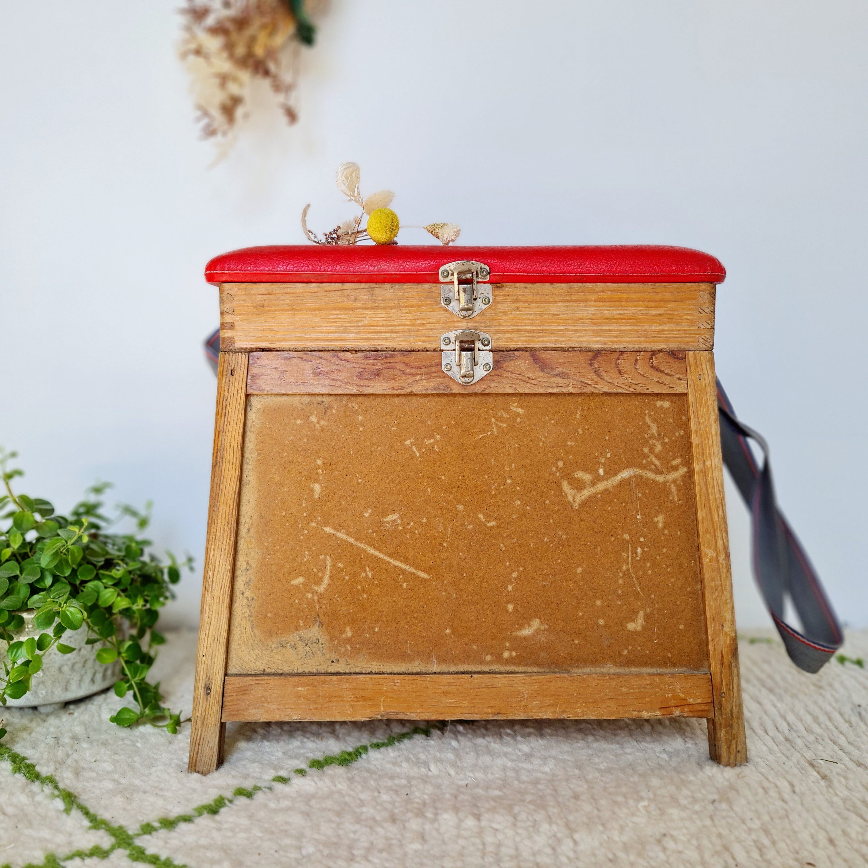 Fisherman stool old wood and imitation leather