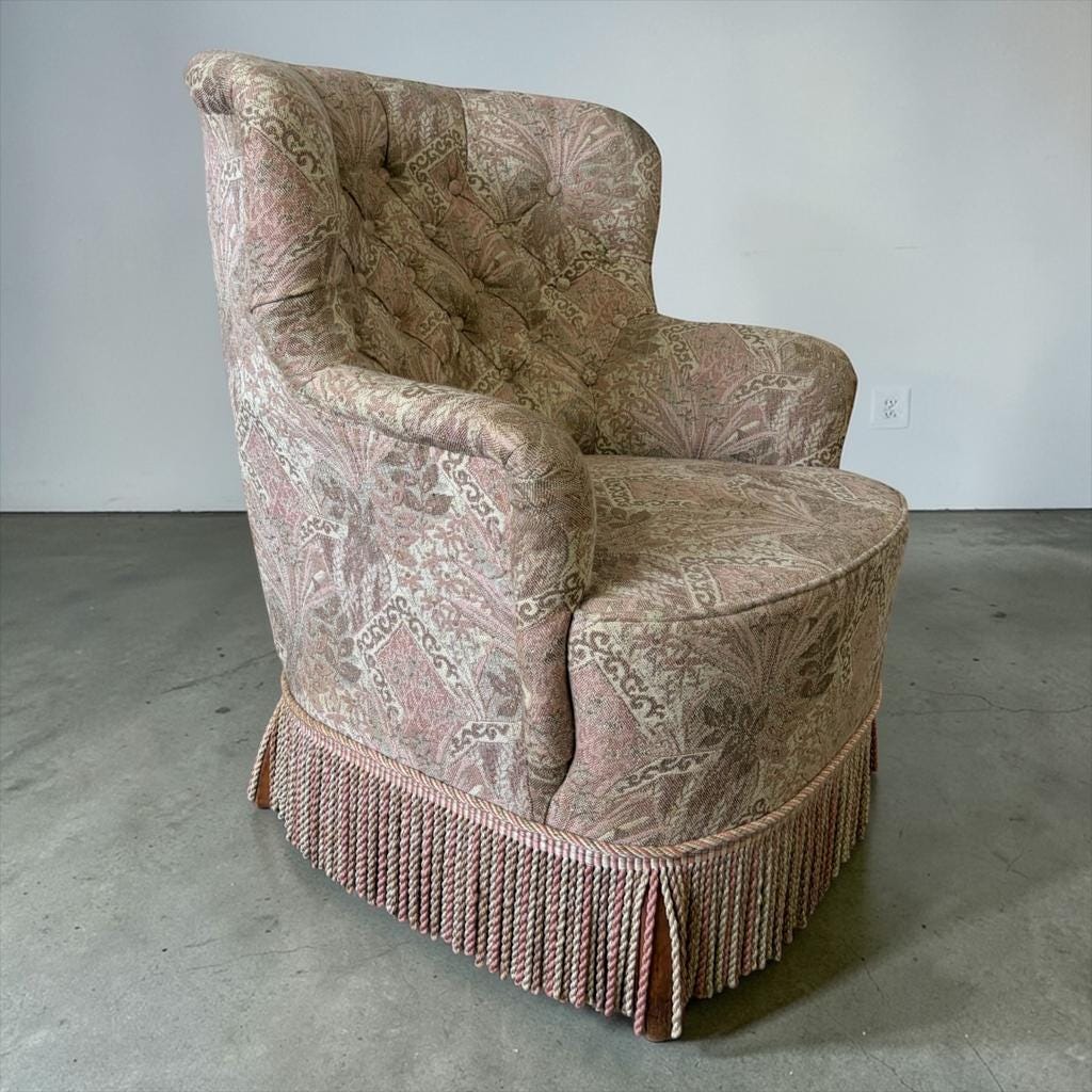 Fauteuil vintage rose clair à fleurs / fauteuil une place avec franges