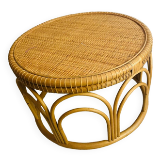 Round rattan table