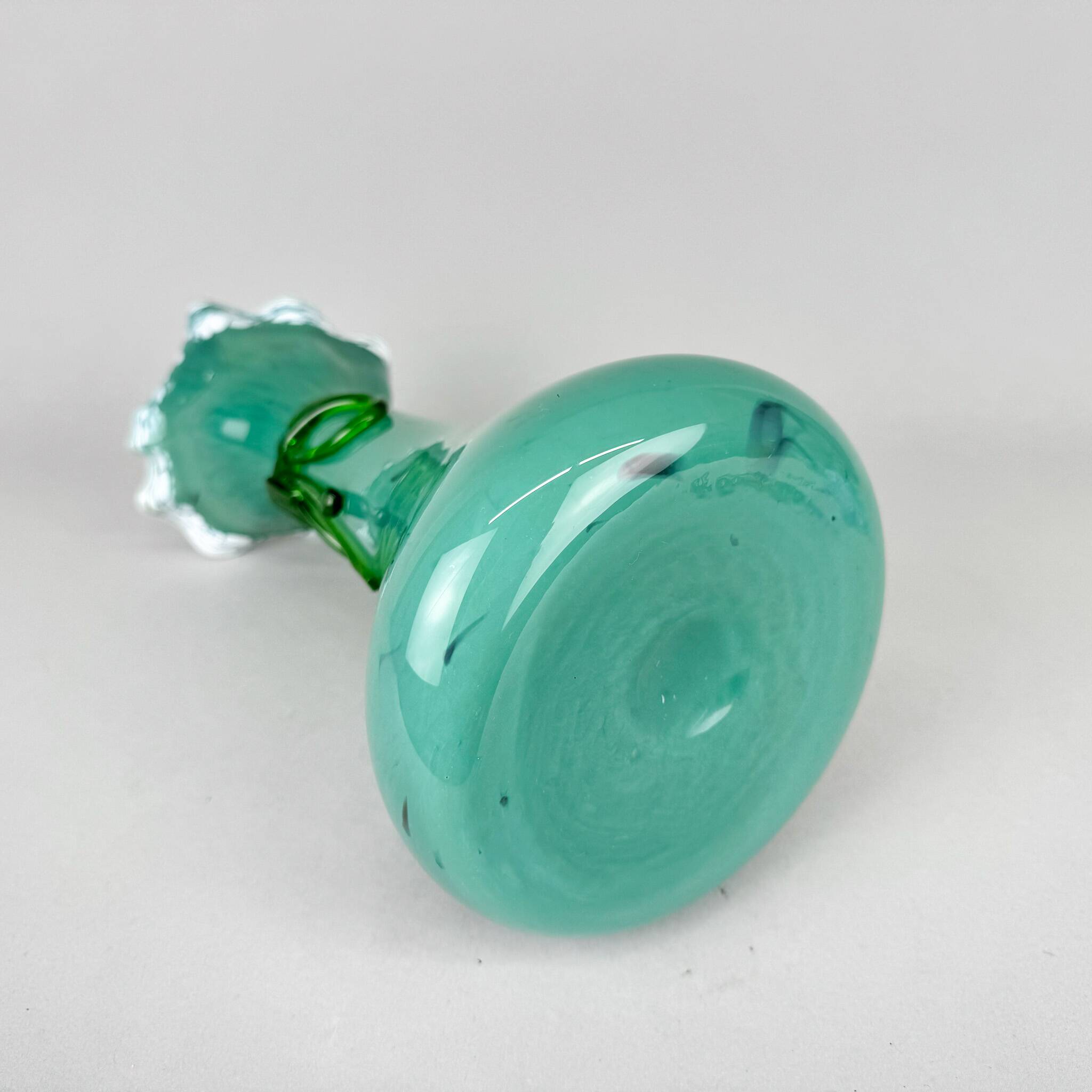 Vase en verre artistique fait main des années 1970