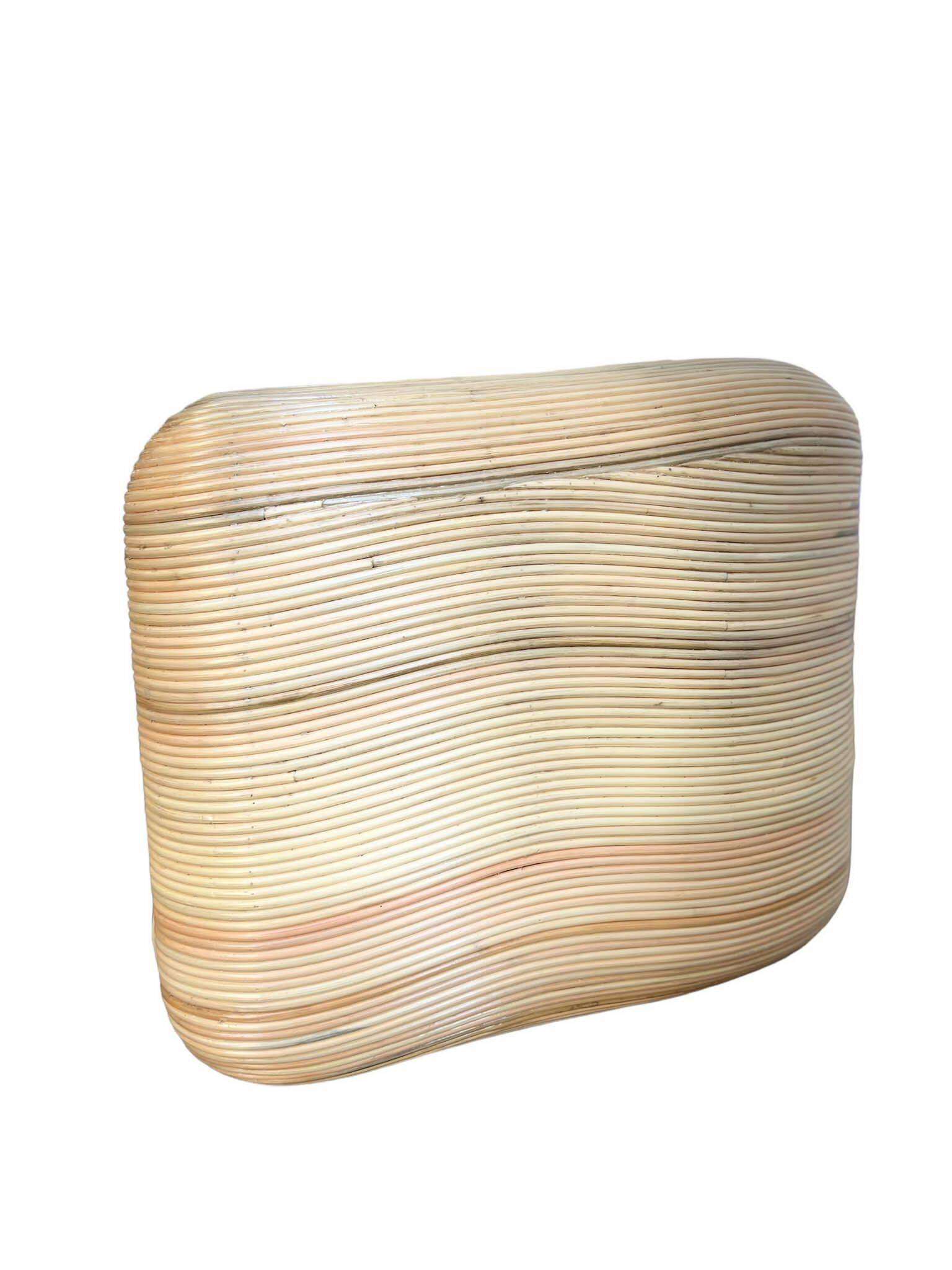 Curved wicker living seat / sofa