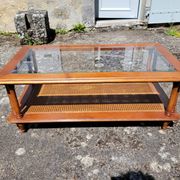 Table basse en merisier, verre et cannage
