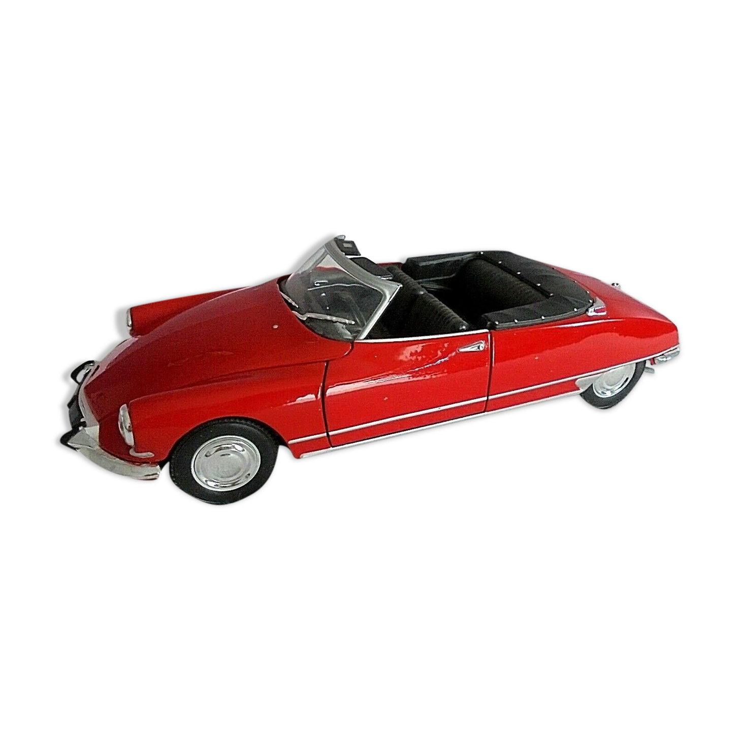 Welly Citroen DS 19 red convertible 1/24th miniature car