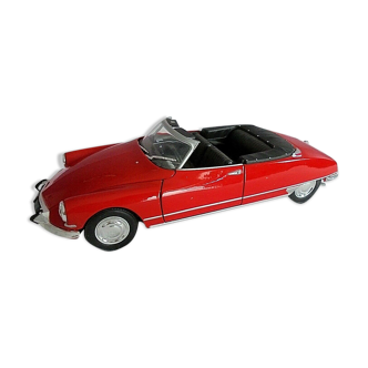 Welly Citroen DS 19 red convertible 1/24th miniature car