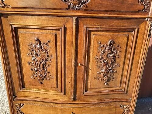 Rococo cabinet in walnut