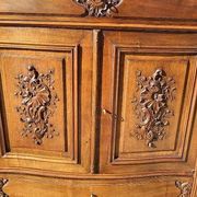 Meuble cabinet rocaille en noyer