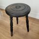 Tabouret tripode en bois noir