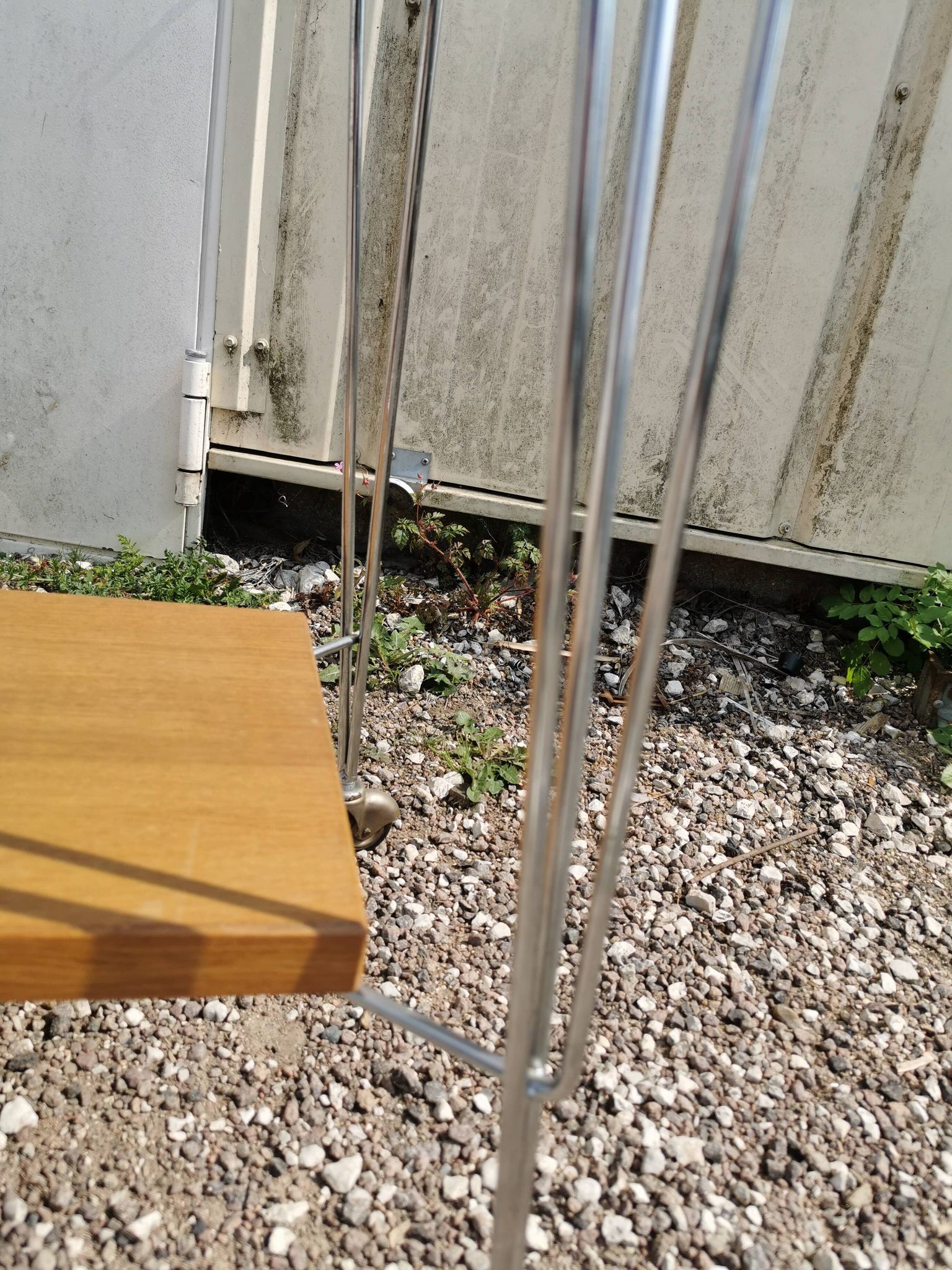 Serving table