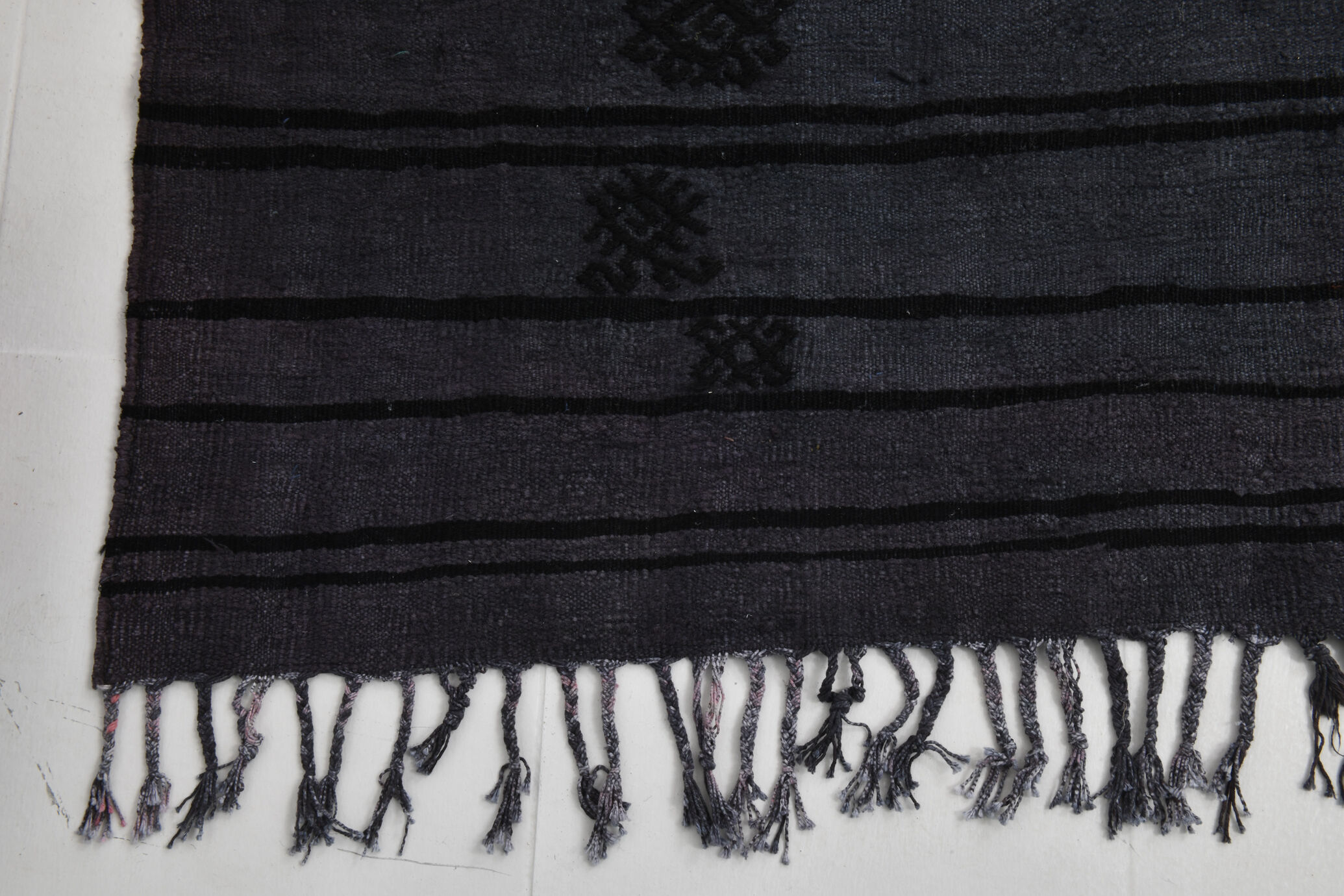 Gray & black oversize hemp rug 316x204cm