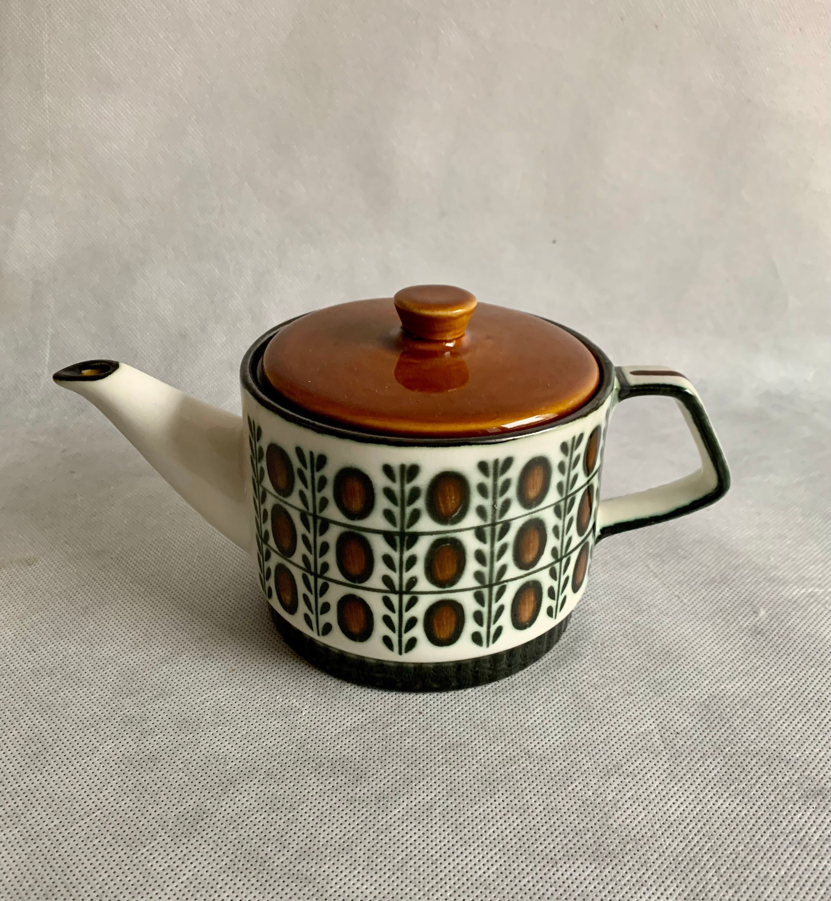 Pottery teapot Boch Rambouillet noix, 1960s