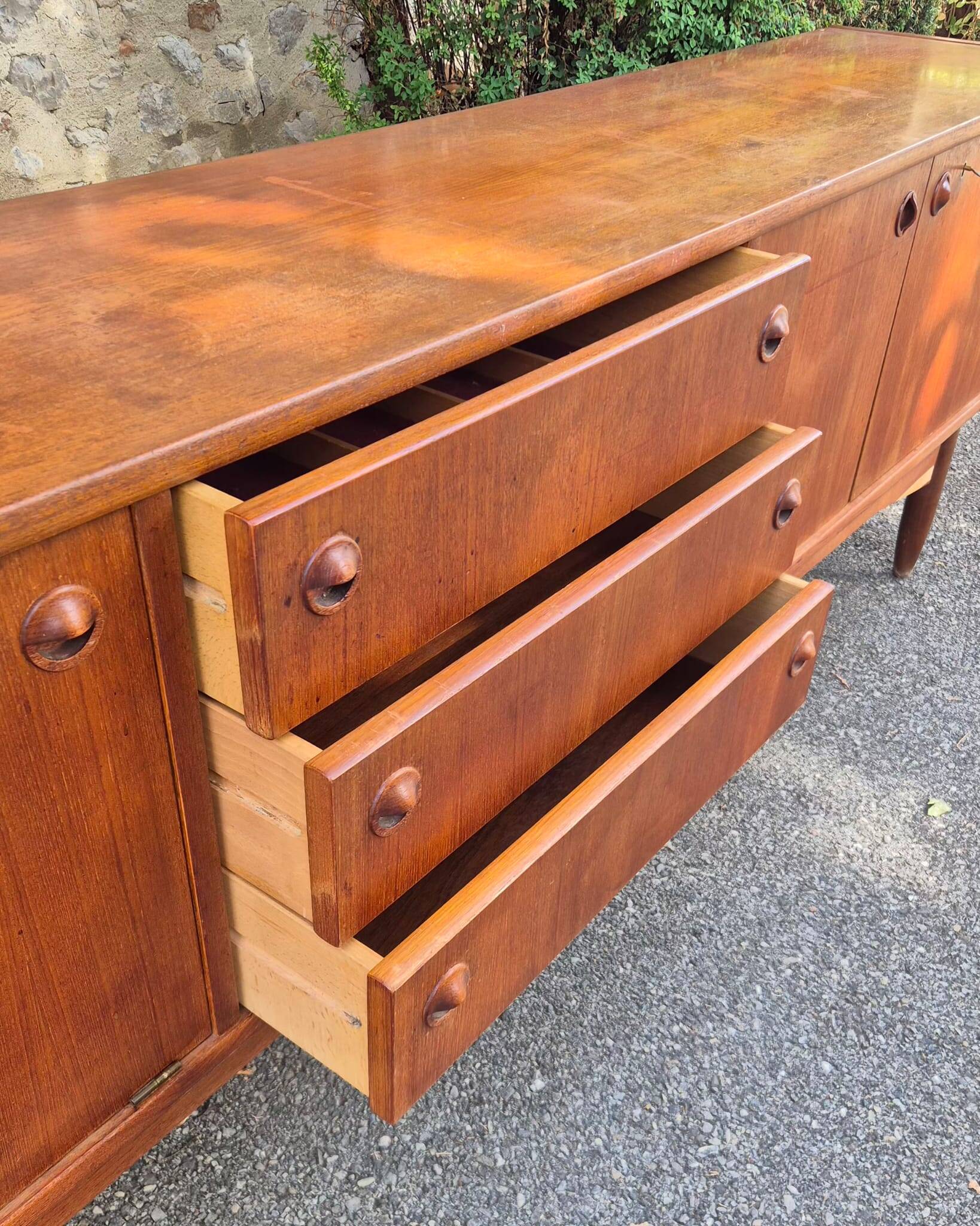 Enfilade scandinave en teck. 1950