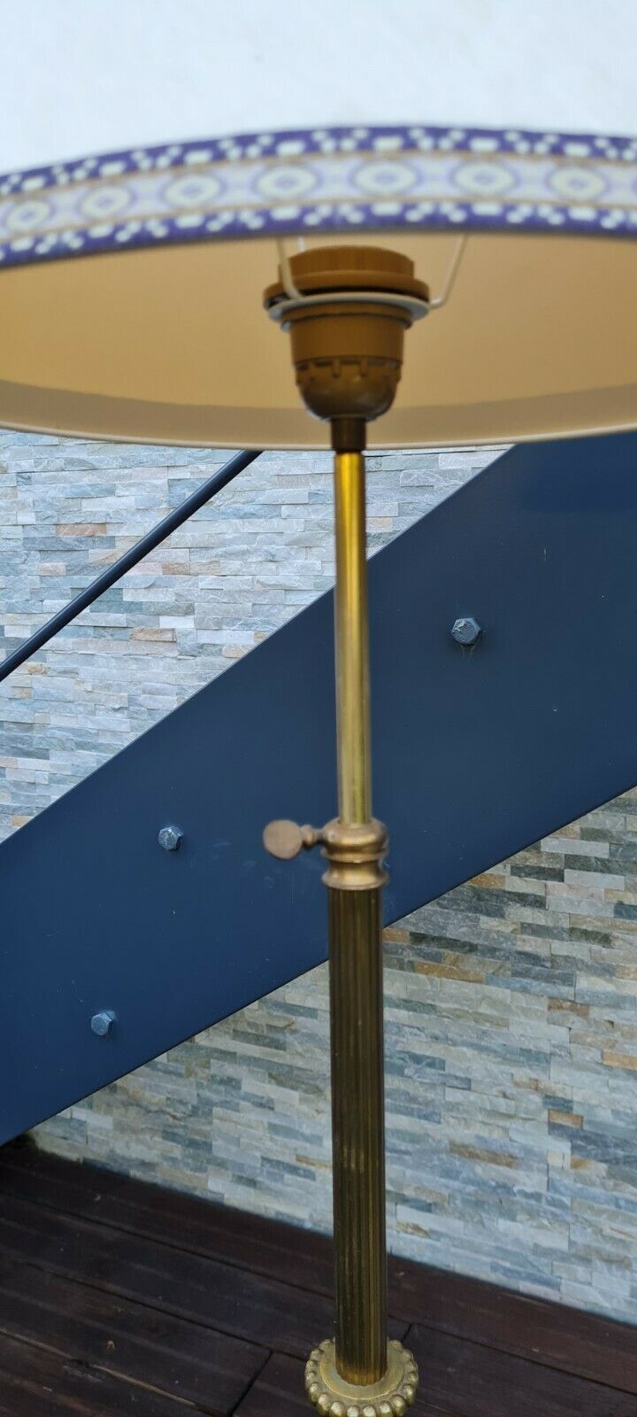 Lion's feet floor lamp