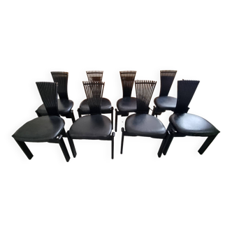 8 chaises Totem de Torstein Nilsen