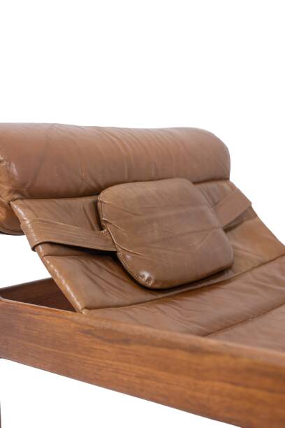 Lounge chair and ottoman, in blond elm and leather. 1970s