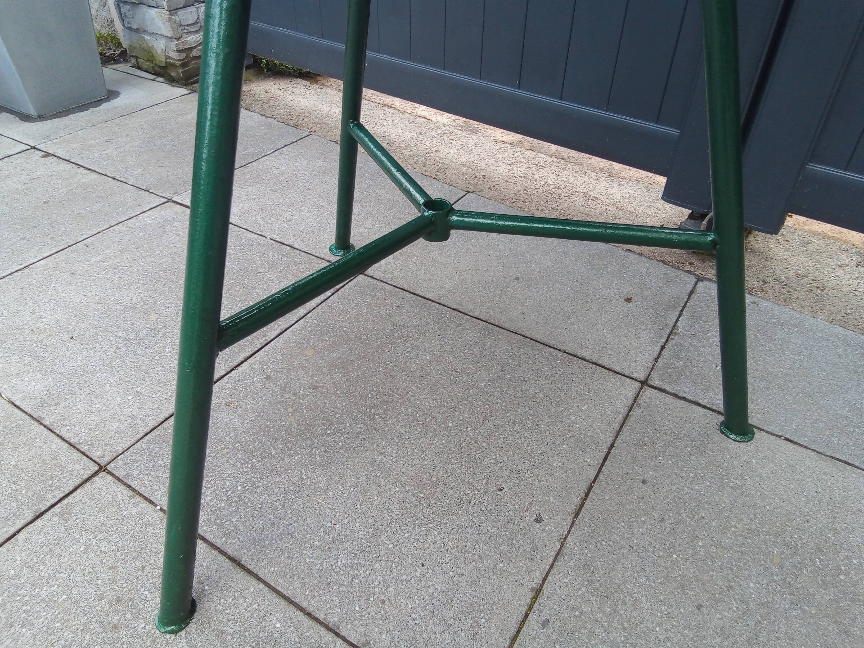 Très rare table de bistrot 1950 fer entièrement rénovée
