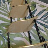 Hanging shelf, with two sides.