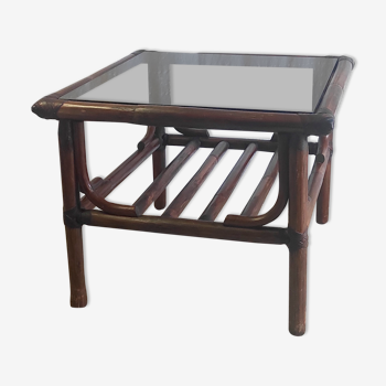 Table basse en rotin et verre fumé années 60-70