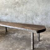 Grande table basse arrondie en teck asiatique ancien
