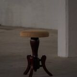 Adjustable Victorian-style piano stool with a jute fabric seat, early 20th century.