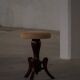 Adjustable Victorian-style piano stool with a jute fabric seat, early 20th century.