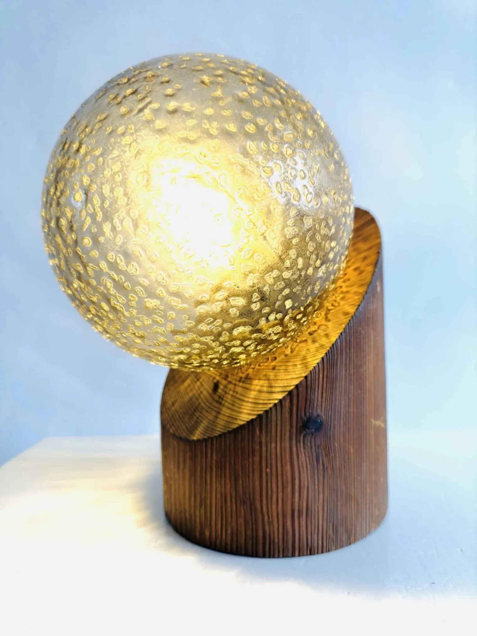 Lampe de table sphérique par Hustadt Leuchten, Allemagne, vers les années 1970.