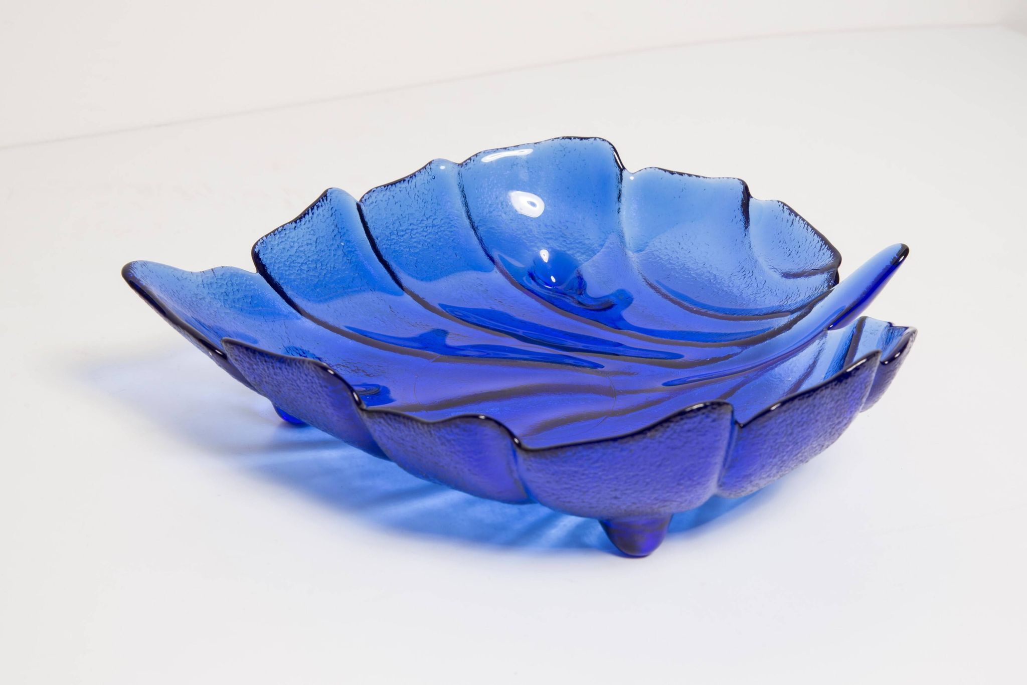 Decorative deep blue glass leaf plate, Italy, 1960s.