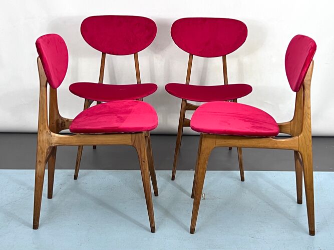 4 chaises de salle à manger en velours rouge et en bois, Italie des années 1950