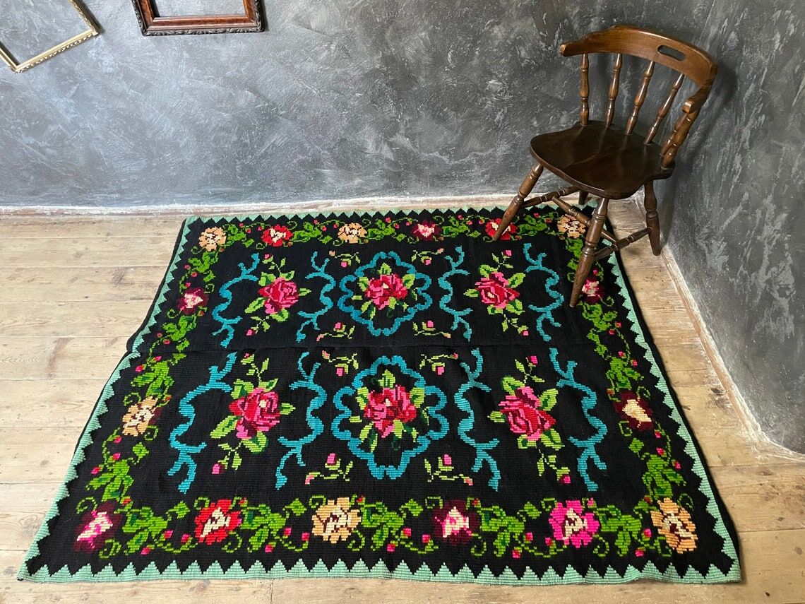Romanian carpet with roses handmade in wool 177x154cm
