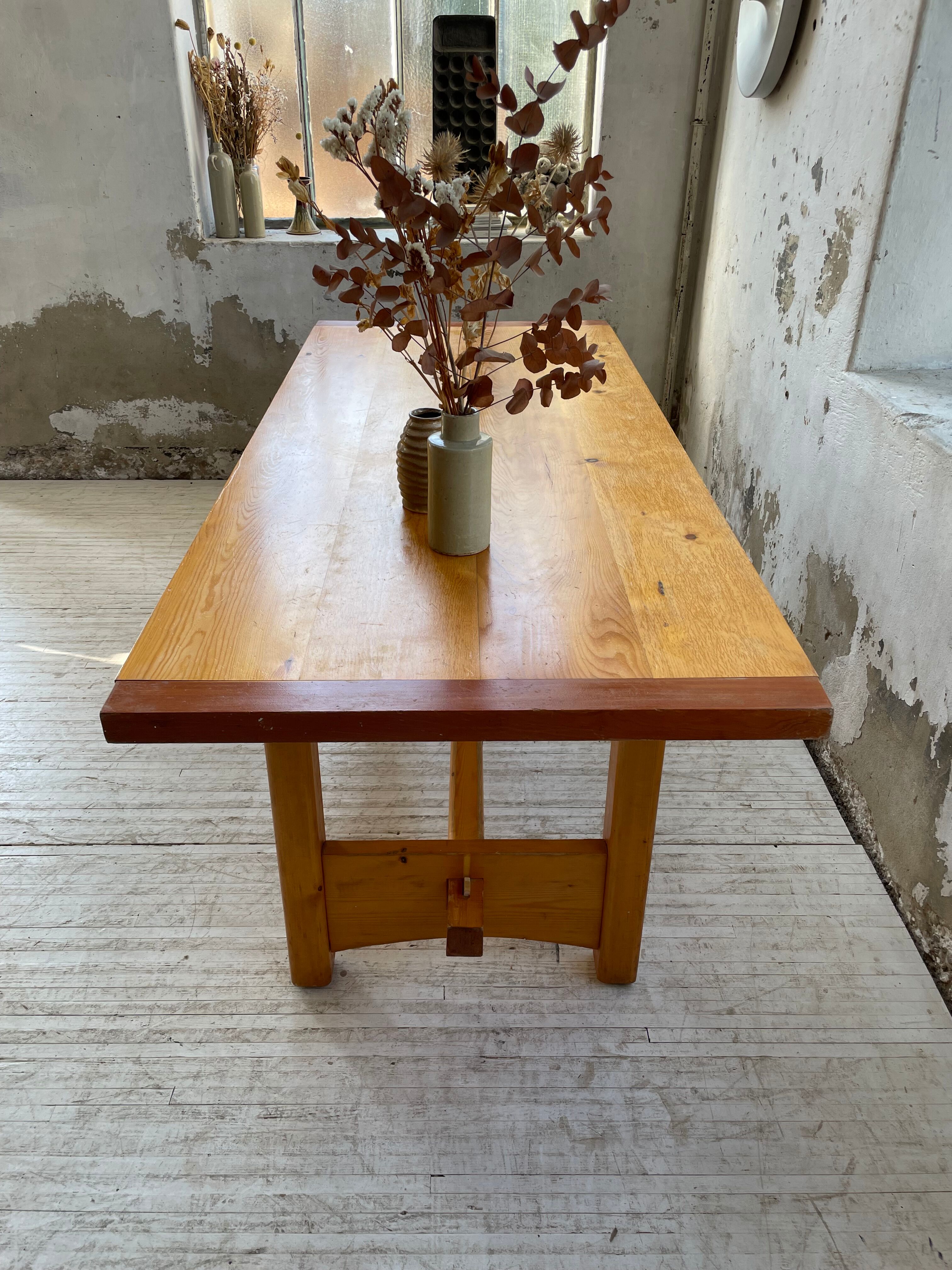 Mountain furniture table in pine 2m
