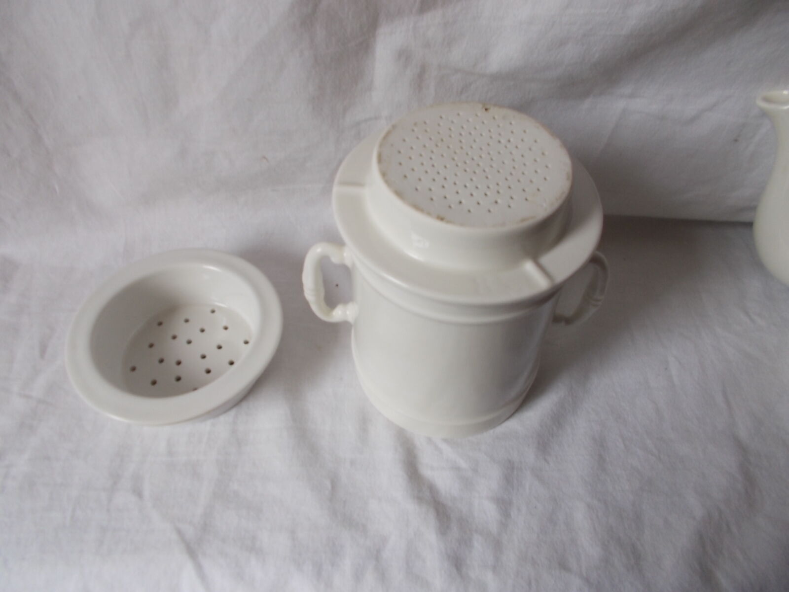 Coffee maker or teapot lunch service Apilco in earthenware with its filters