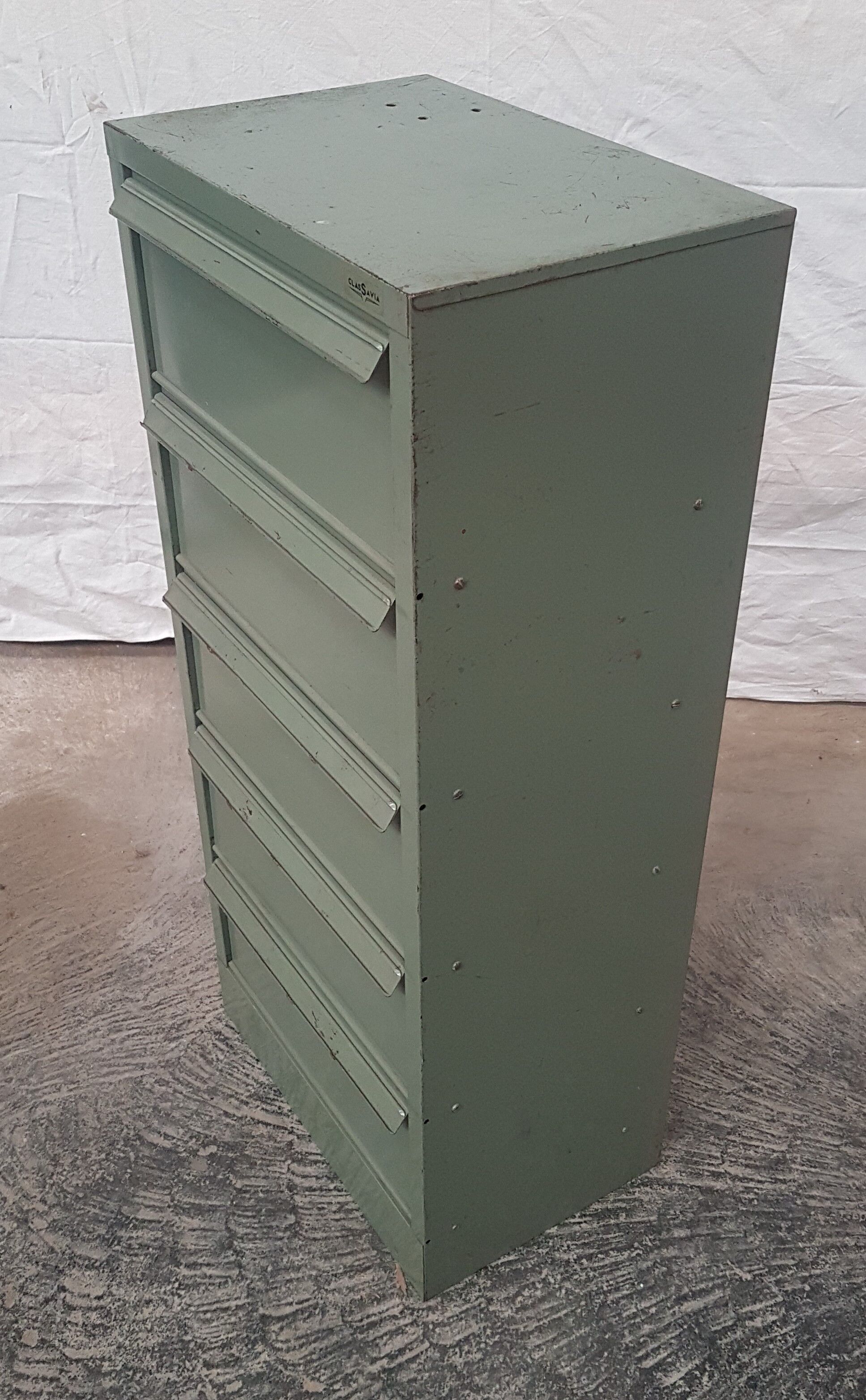 Clasavia green clasp cabinet 5 lockers