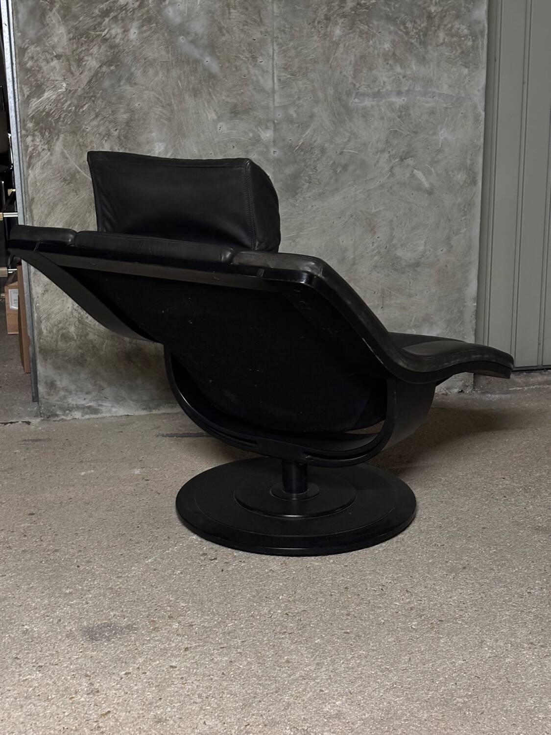 Mid-century armchair in black leather Nelo Sweden