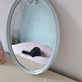 Miroir ovale en fonte, bleu layette, ancien