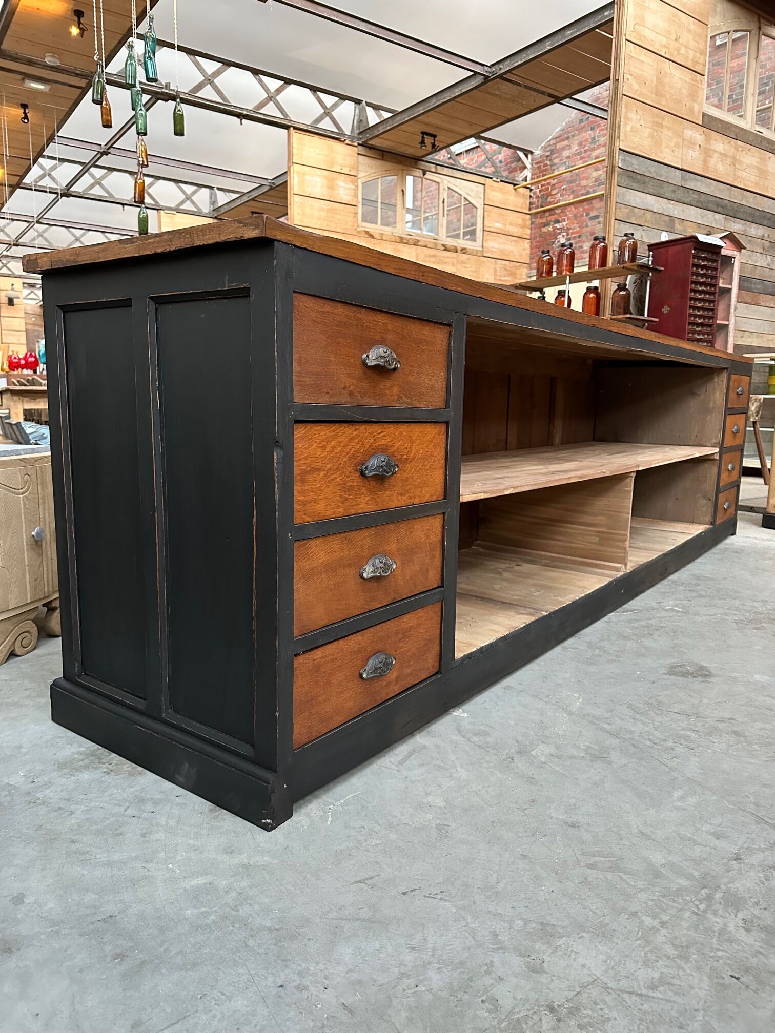 Counter early twentieth oak