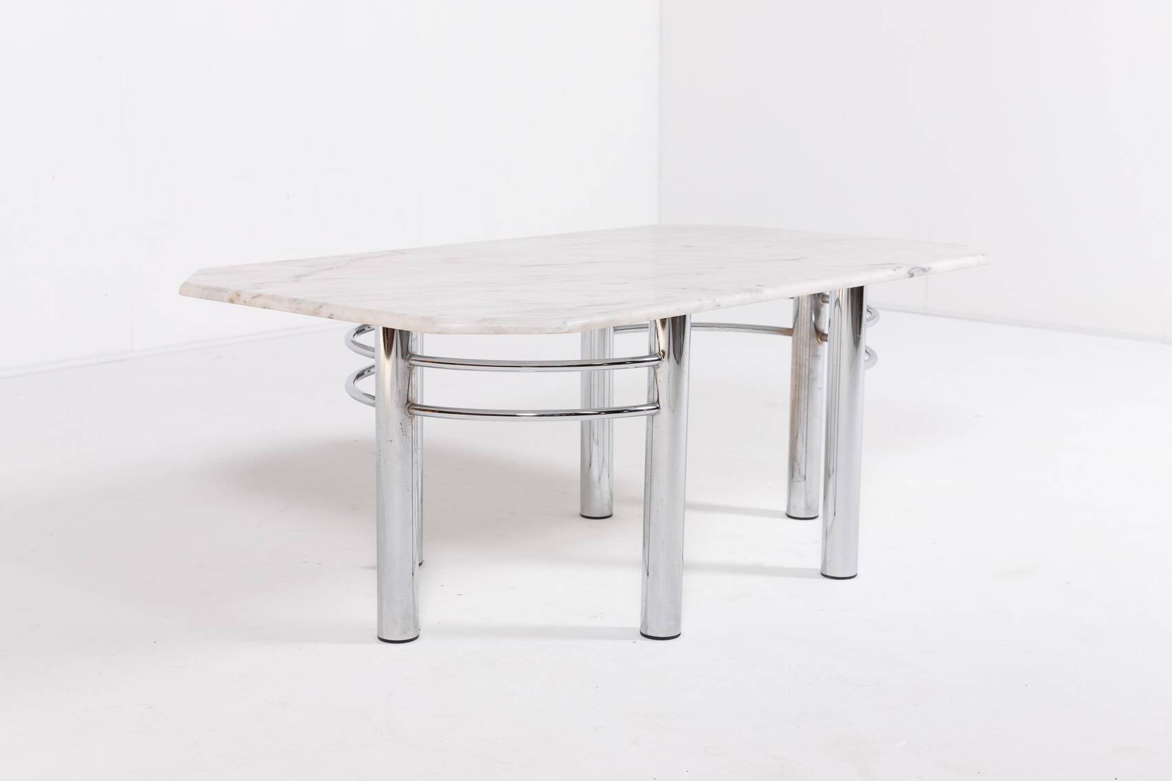 Table basse en marbre au design italien moderne