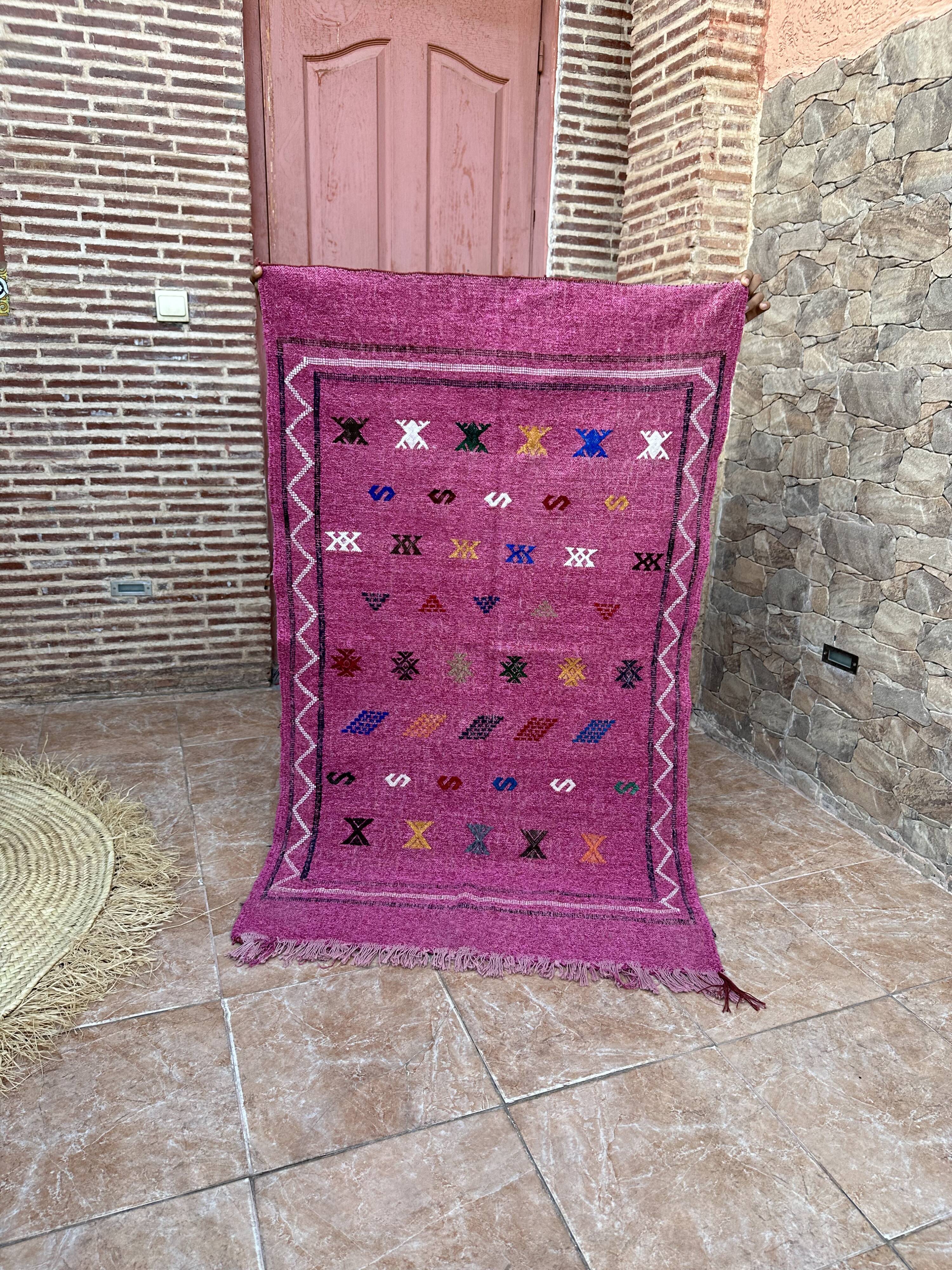 Handmade Berber wool rug: Moroccan Kilim Boho floor rug