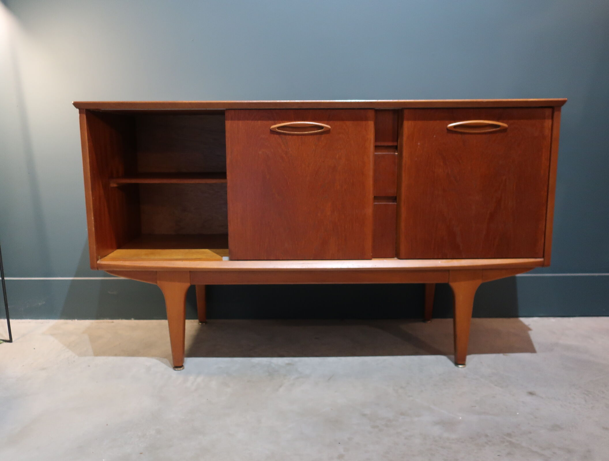 Teak enfilade with 2 sliding doors
