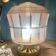 Lampe à poser globe vintage art déco en verre rose et doré